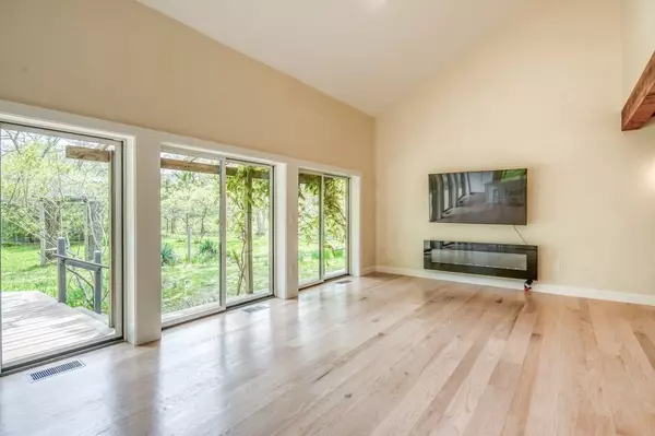 West Tisbury, MA 02575,212 Charles Neck Way