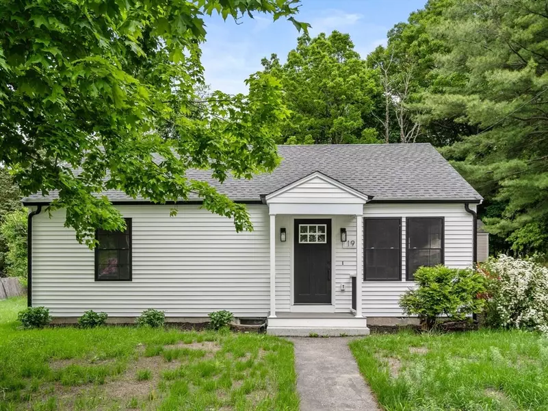 19 Whitehorse Rd, Hingham, MA 02043