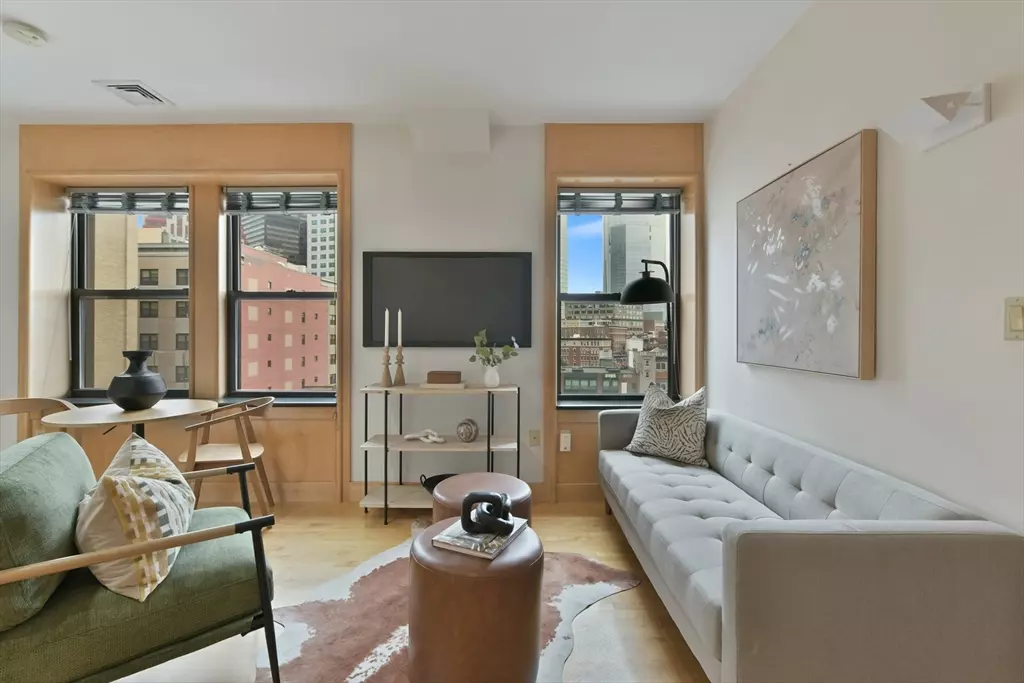 Boston, MA 02111,42-44 Beach St #8D