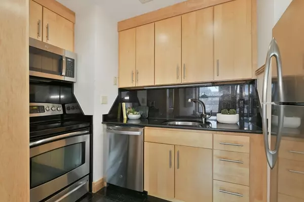 Boston, MA 02111,42-44 Beach St #8D