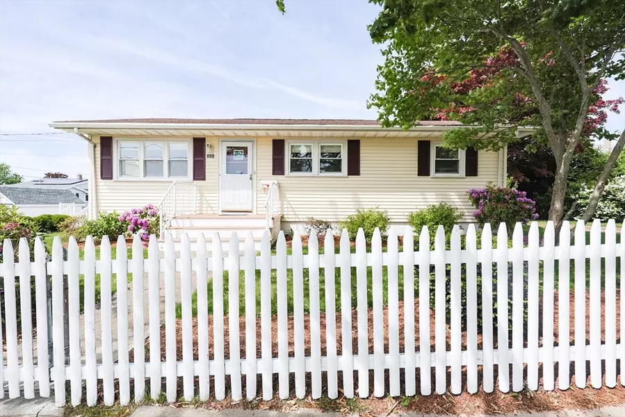 320 Mount Hope Ave, Fall River, MA 02724