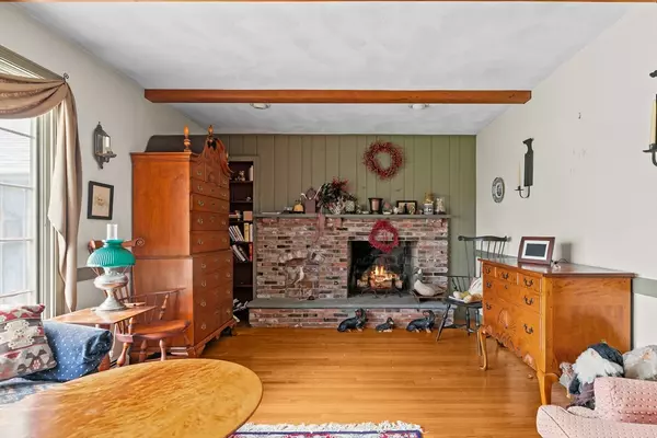 Warren, RI 02885,1 Pine Ln