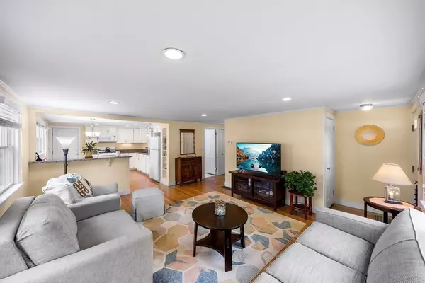 Falmouth, MA 02540,253 Gifford St