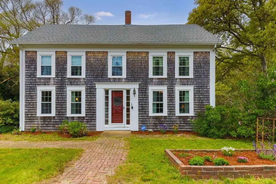 68 Pleasant St, Chatham, MA 02659