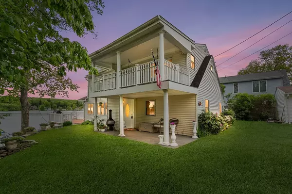 Wales, MA 01081,11 Bayside Dr