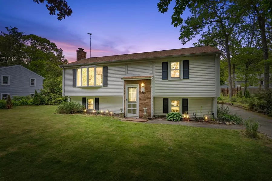 110 Old Great Neck Rd, Mashpee, MA 02649