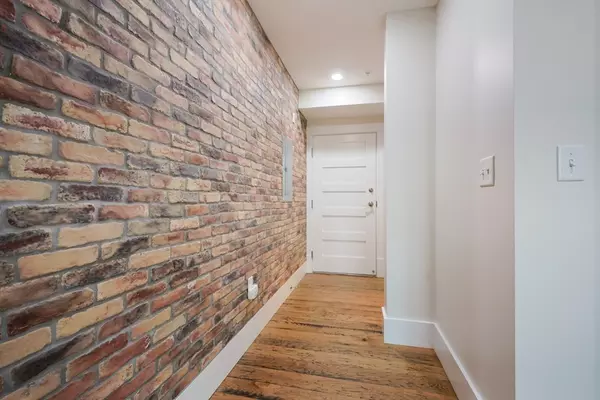 Plymouth, MA 02360,76 Court #12