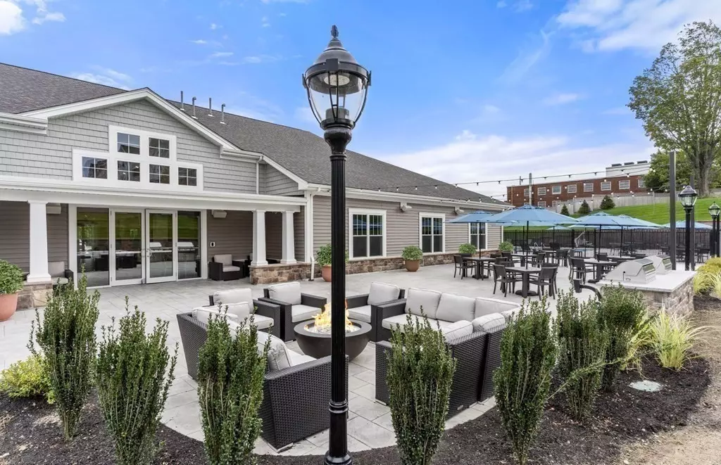 Westborough, MA 01581,1302 Codman Way #302