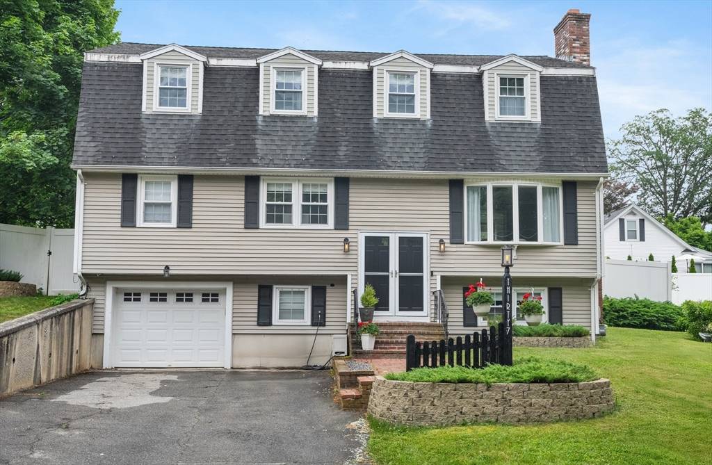 37 Hillcrest Ave, Methuen, MA 01844