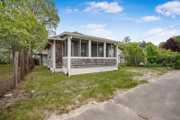 Wareham, MA 02571,7 Crescent Place
