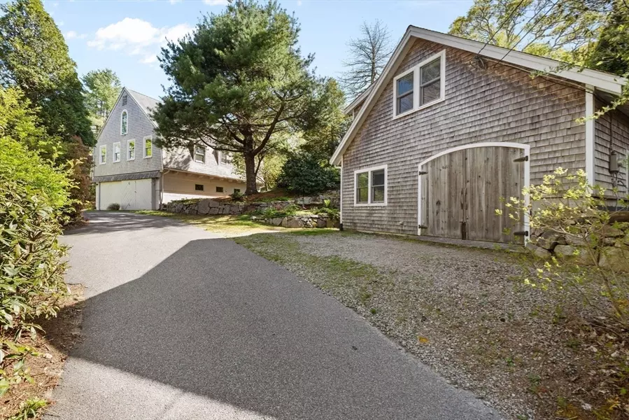71 Oyster Pond, Falmouth, MA 02540