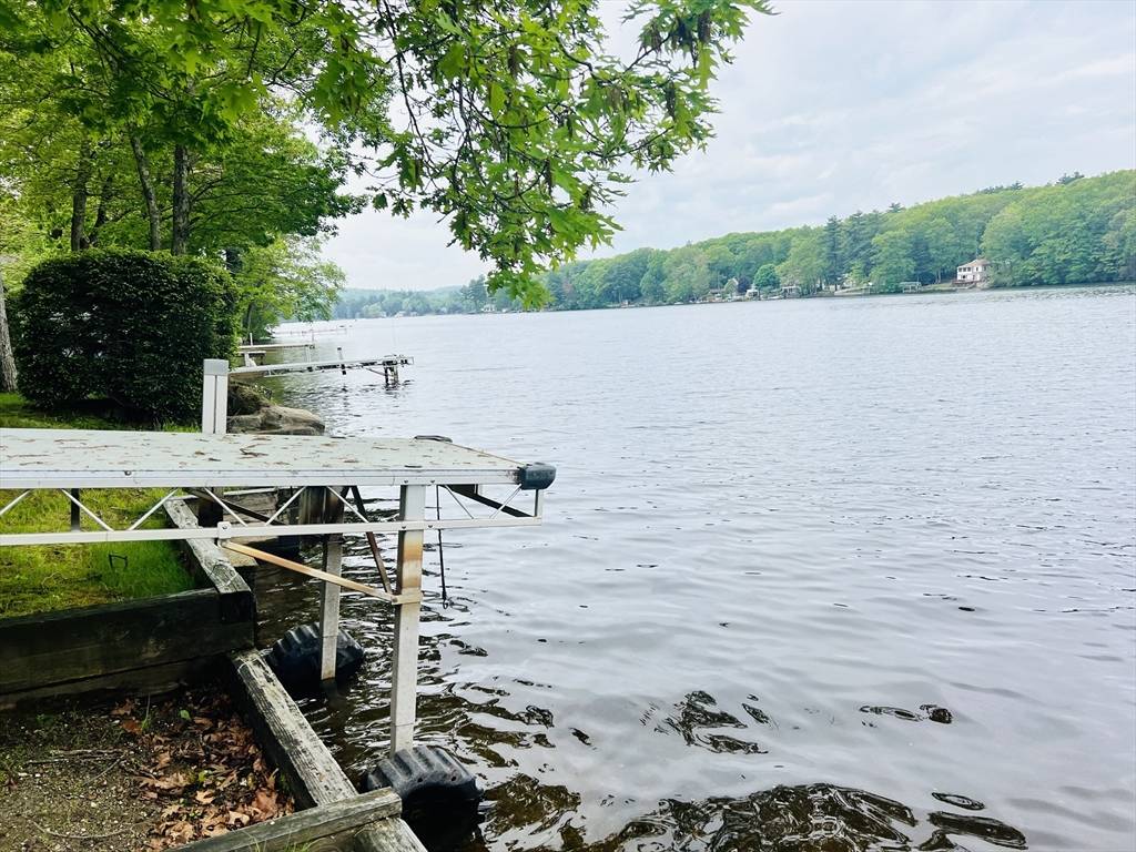 Sturbridge, MA 01566,91 Shore Rd