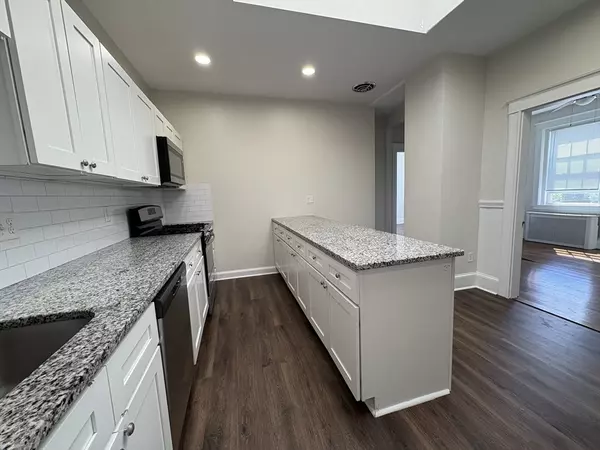 Newton, MA 02464,996 Chestnut Street #2