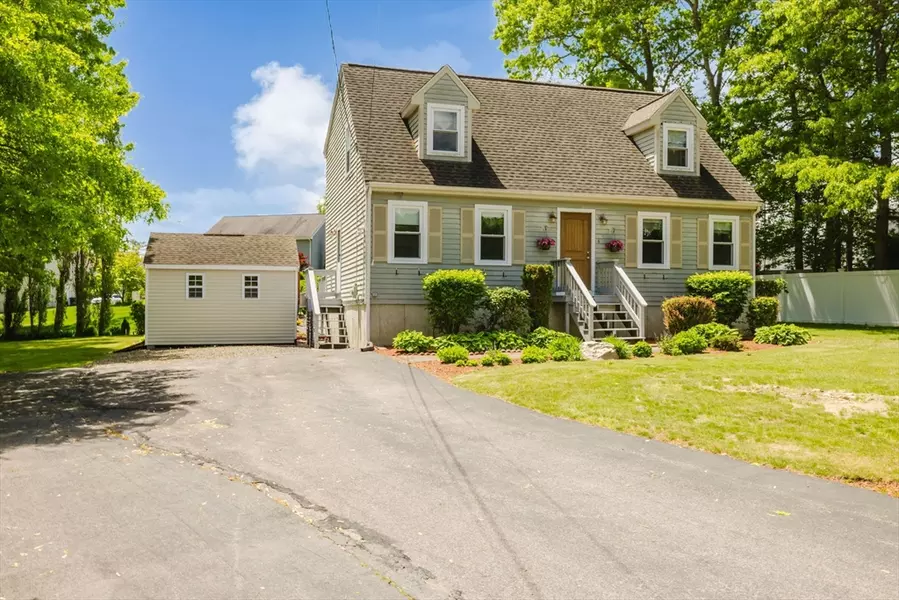 6 Gentry Ln, Taunton, MA 02780