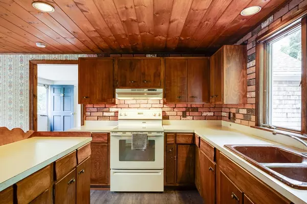 Bourne, MA 02532,20 Sun Circle