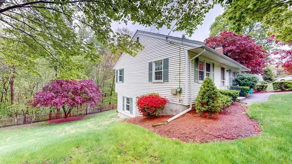 Woburn, MA 01801,10 Briarwood Rd