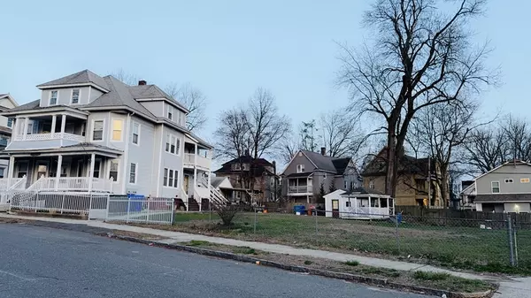 Springfield, MA 01107,37 Eagle St