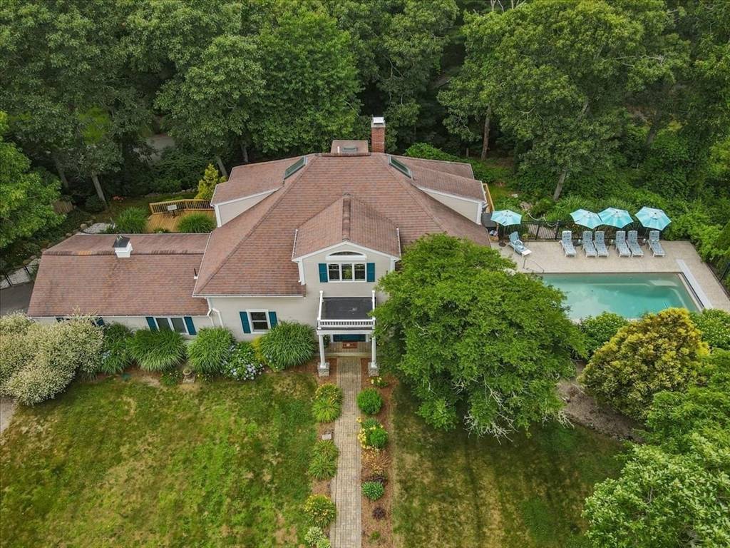 3 Wolf Rd, Bourne, MA 02532
