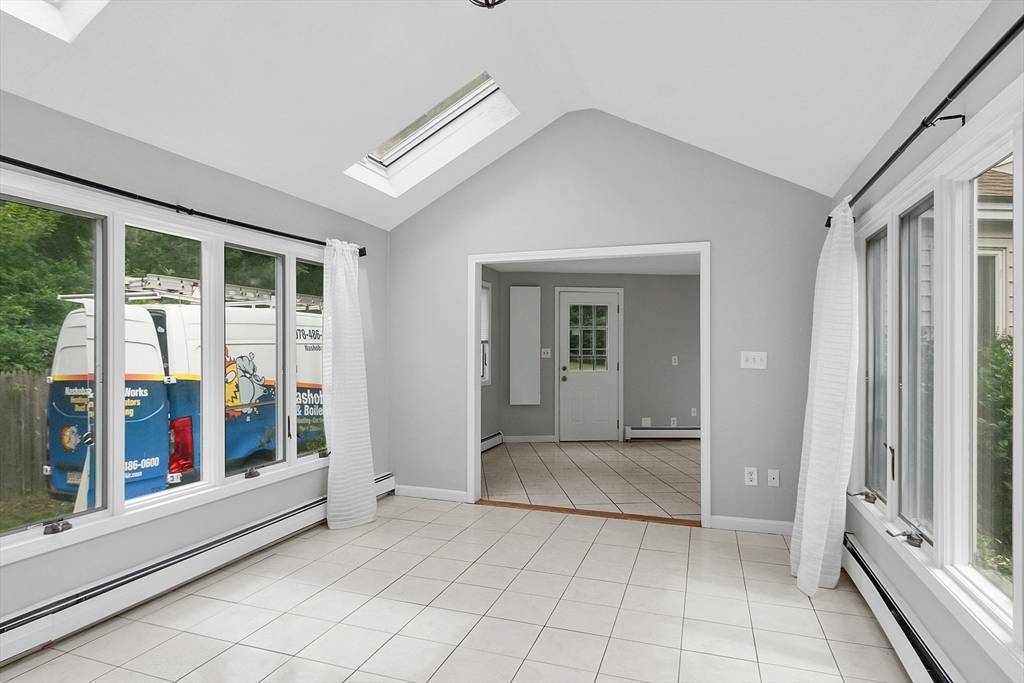 Westford, MA 01886,4 Sterling Ln #A