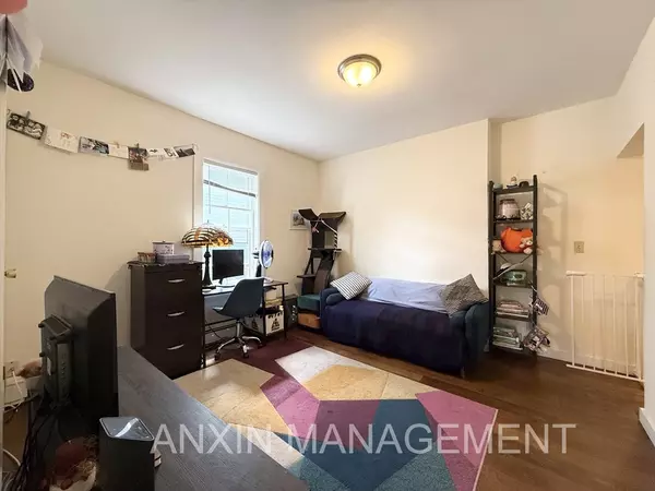 Cambridge, MA 02140,41 Clifton St #41