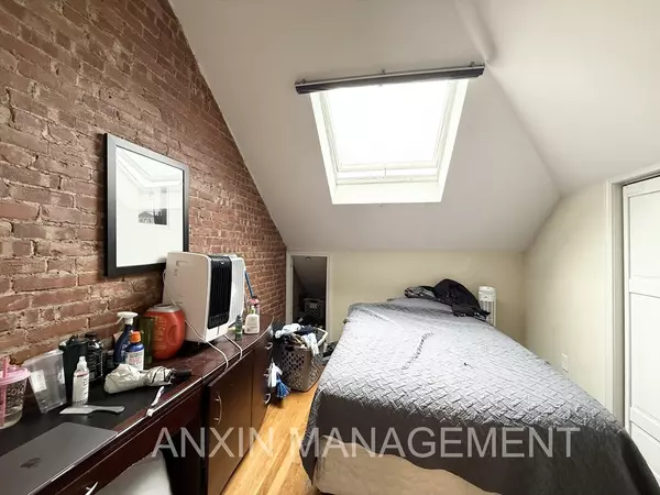 Cambridge, MA 02140,51 Clifton St #51