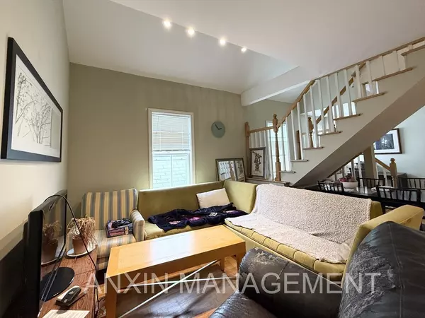 Cambridge, MA 02140,51 Clifton St #51