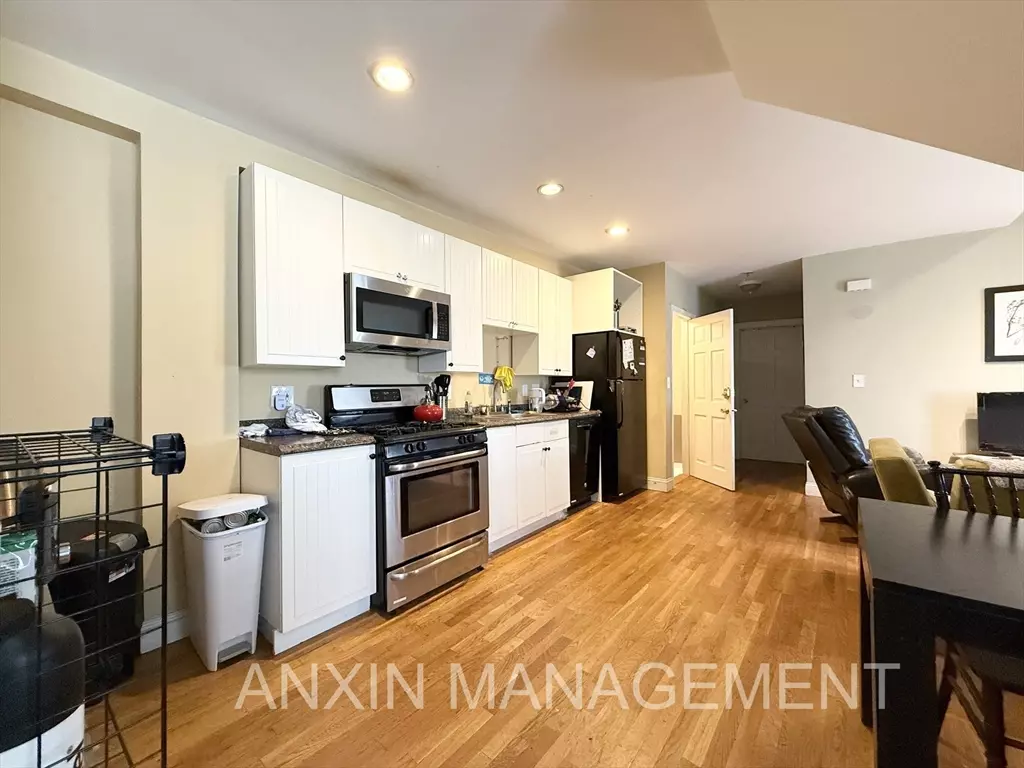 Cambridge, MA 02140,51 Clifton St #51