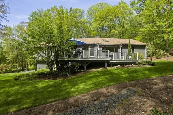 21 Birch Ln, Northampton, MA 01060