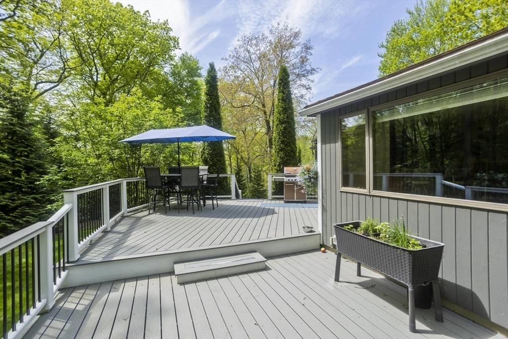 Northampton, MA 01062,21 Birch Ln