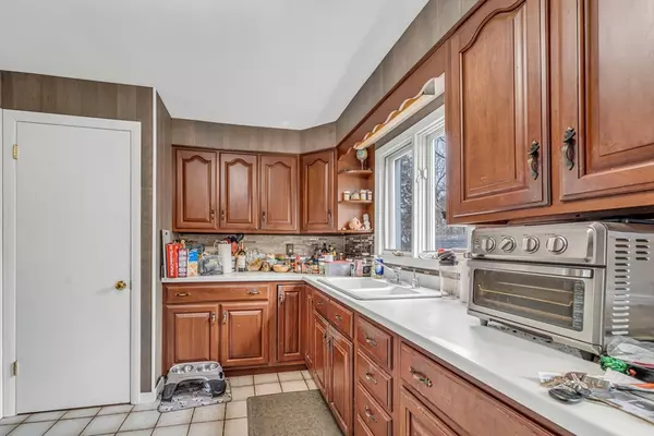 Holden, MA 01520,169 Newell Rd