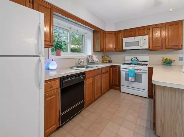 Uxbridge, MA 01569,3 Loyalist Dr #3