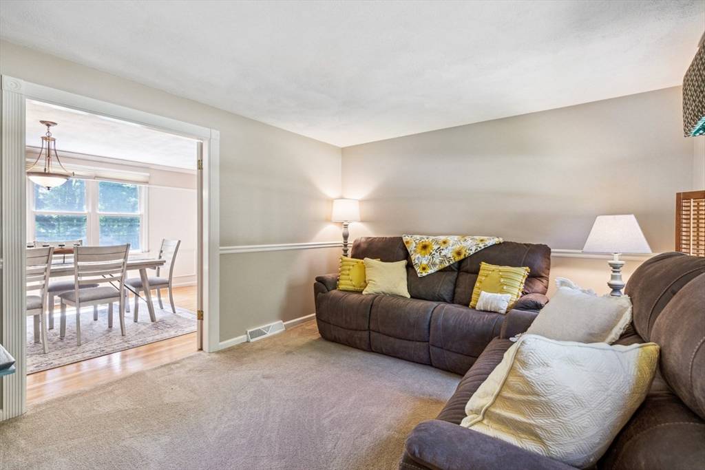 Norton, MA 02766,2 Strawstone Ln