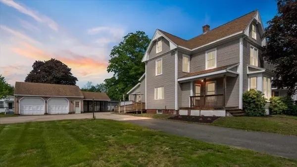 14 Maple St, Amesbury, MA 01913