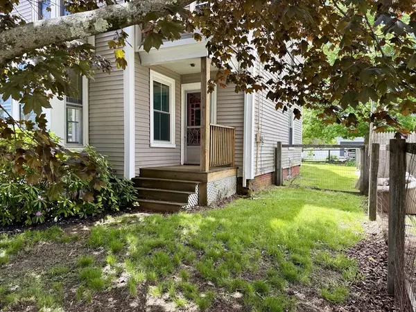 Amesbury, MA 01913,14 Maple St