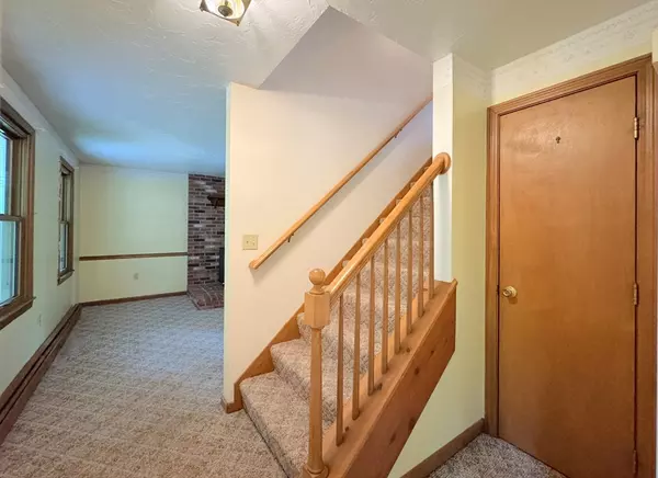 Uxbridge, MA 01569,107 Douglas Pike