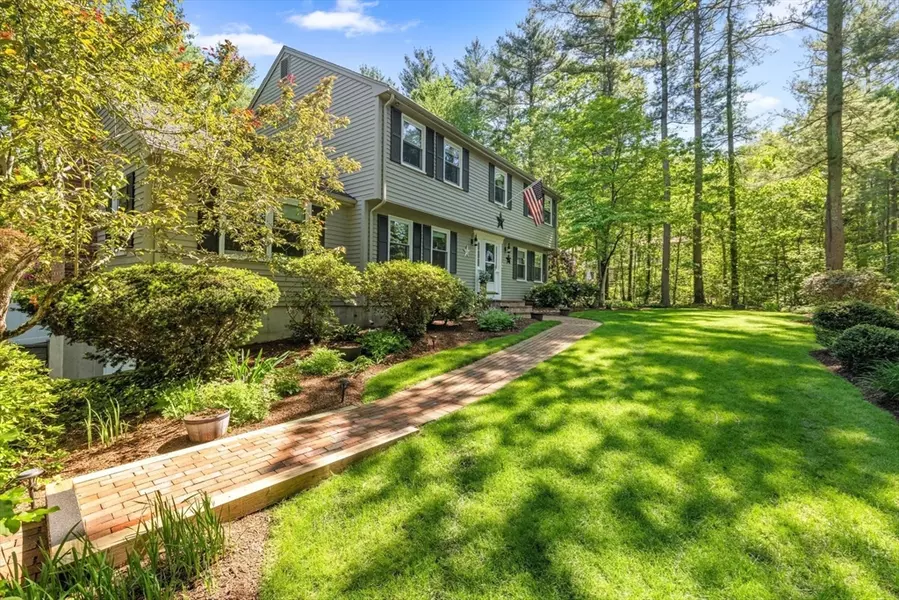 23 Fletcher St, Foxboro, MA 02035