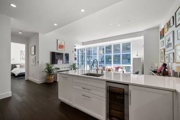 22 Liberty Dr #12I, Boston, MA 02210