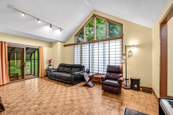 Longmeadow, MA 01106,236 Williamsburg Dr