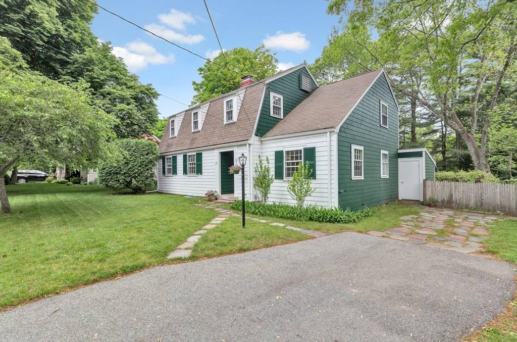 25 Canterbury Road, Winchester, MA 01890