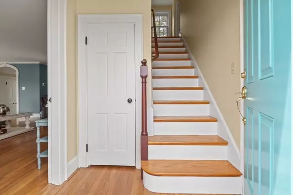 Holliston, MA 01746,279 Norfolk St