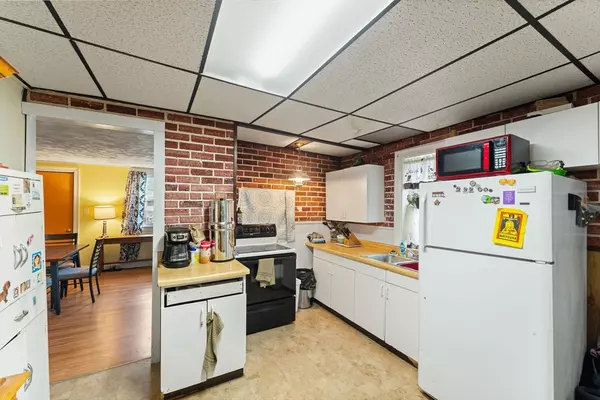 Northbridge, MA 01534,646-648 Church