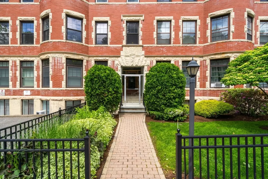 Brookline, MA 02445,149 Winthrop Rd. #5