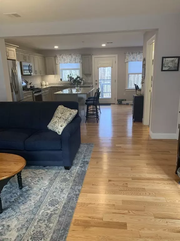 Whitman, MA 02382,55 Plymouth Street #B6