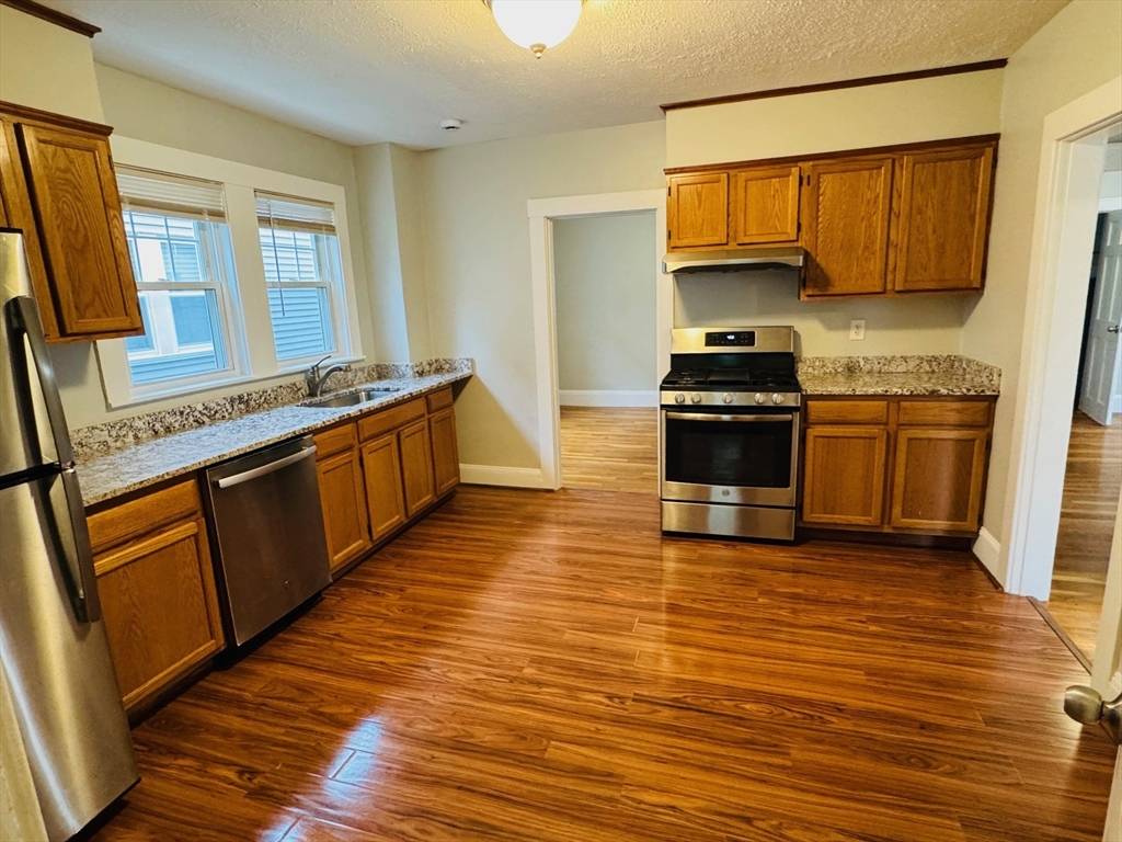 Watertown, MA 02472,41 Chapman St #41