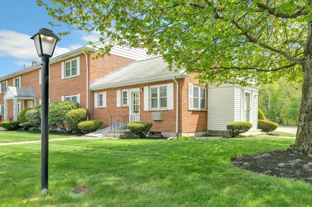 Lexington, MA 02420,108 Emerson Gardens Rd #108