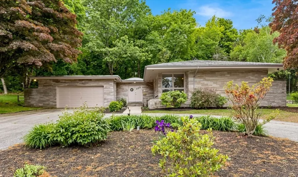 124 Mount Vernon Rd W, Weymouth, MA 02189