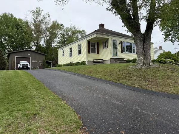 4 Perryville Rd, Webster, MA 01570