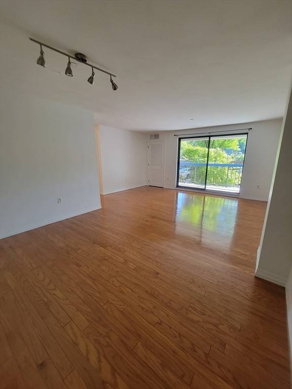Andover, MA 01810,22 Railroad St #115