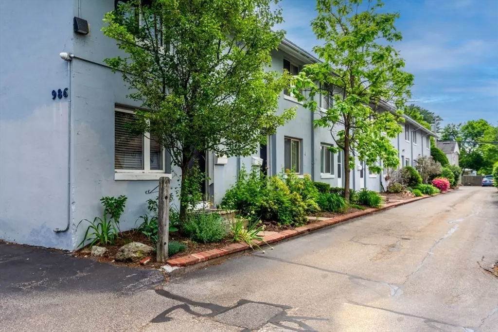 Weymouth, MA 02189,986 Washington Street #8