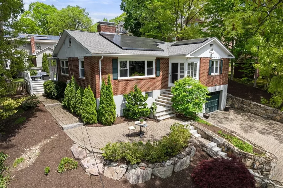 35 Everett St, Newton, MA 02459
